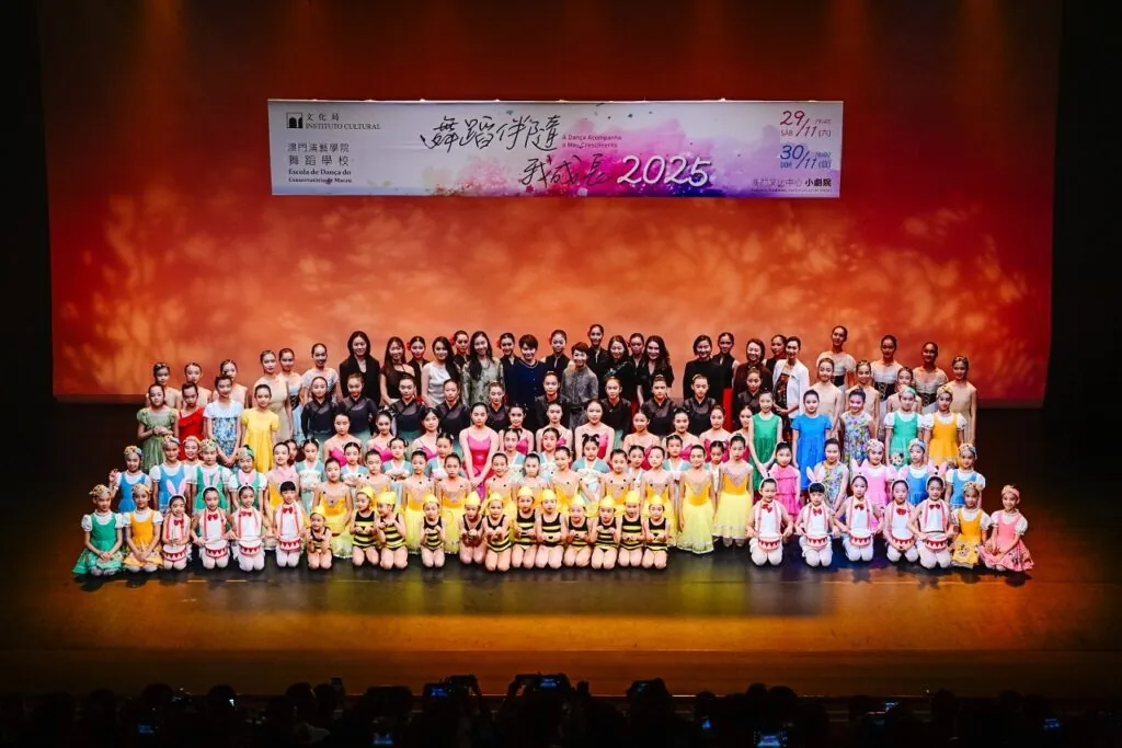 林小棠舞台才艺表演展示画面